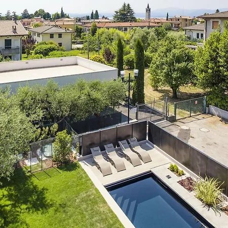 Modern Ground Floor With Private Terrace And Pool Lägenhet *