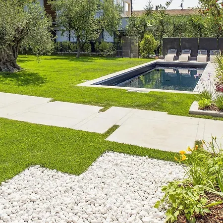Lägenhet Modern Ground Floor With Private Terrace And Pool