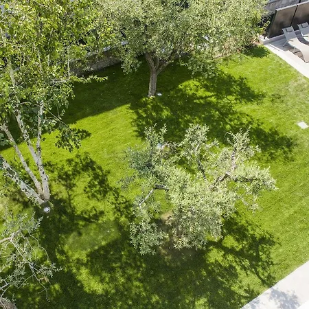 Modern Ground Floor With Private Terrace And Pool
